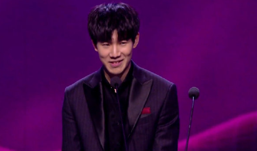 Fabre 对粉丝的反对声回应，加入 aurora ;