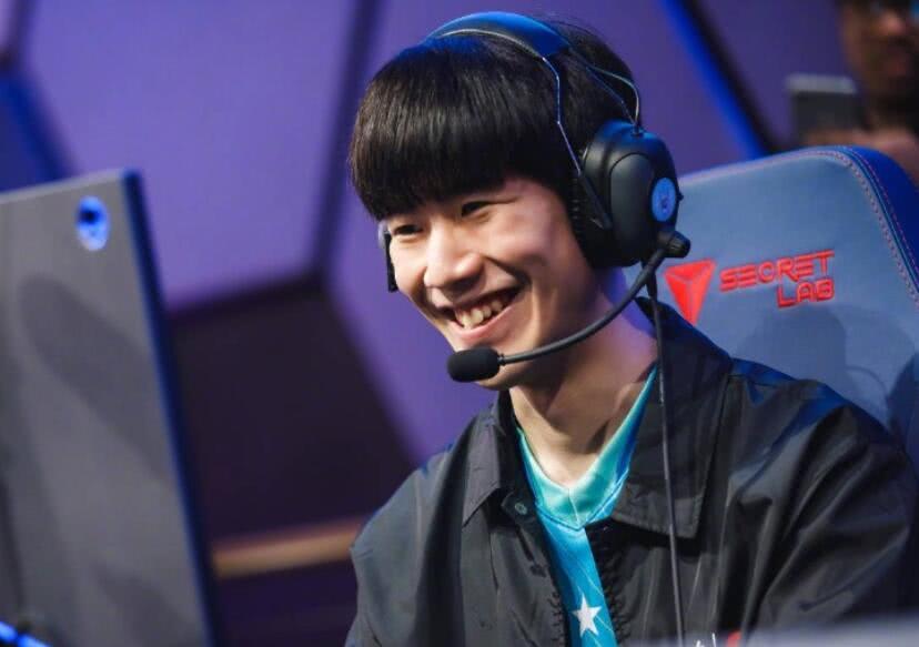 赢下赛季开门红！TT分享选手赛后团建合照：2025的第一张合照