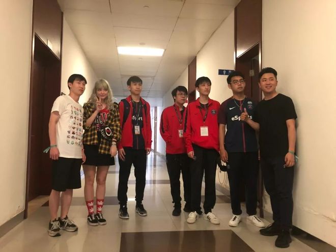 态度明确，LPL官网海报已去除耐克LOGO